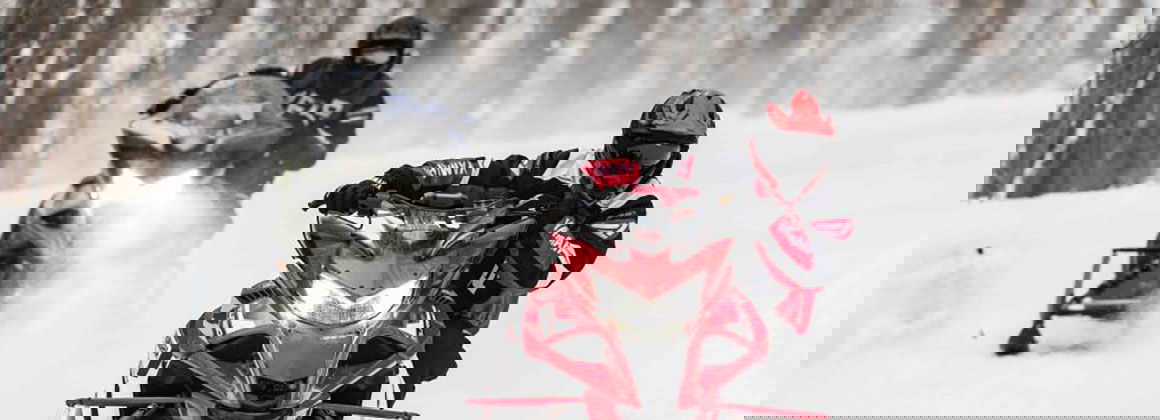 DESJARDINS SAINTE-ADÈLE MARINE – LOCATION DE MOTONEIGE