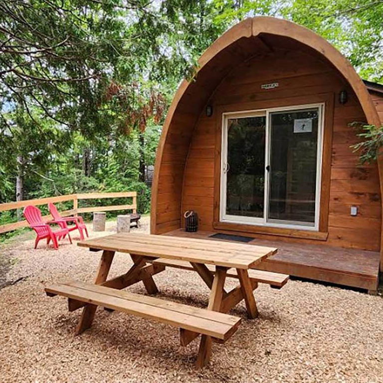 CAMPING ET CENTRE DE PLEIN AIR SAINTE-AGATHE-DES-MONTS – CHALETS PRÊTS-À-CAMPER