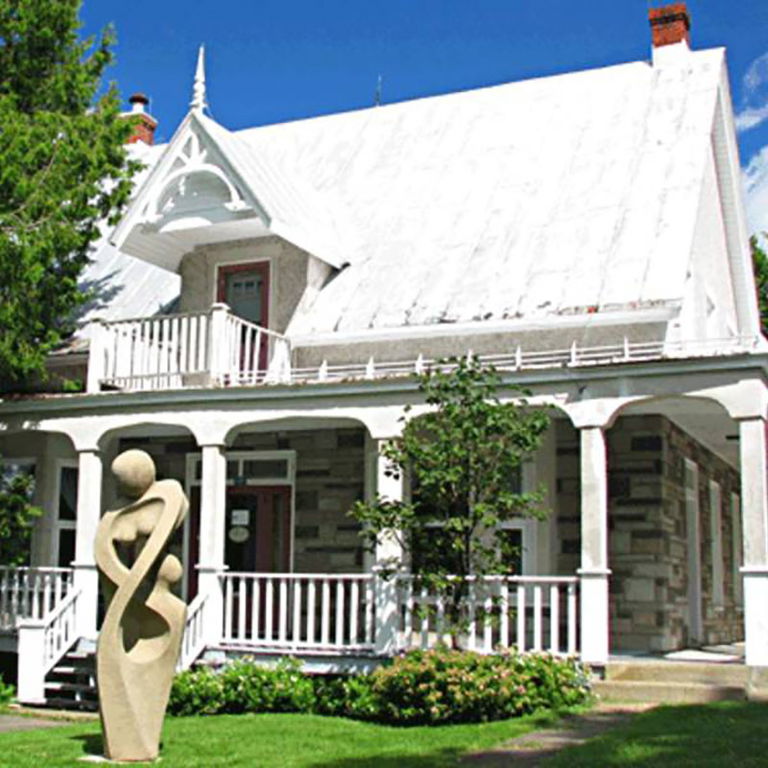 ANCIEN PRESBYTÈRE ABRITANT LA MAISON DES ARTS SAINT-FAUSTIN