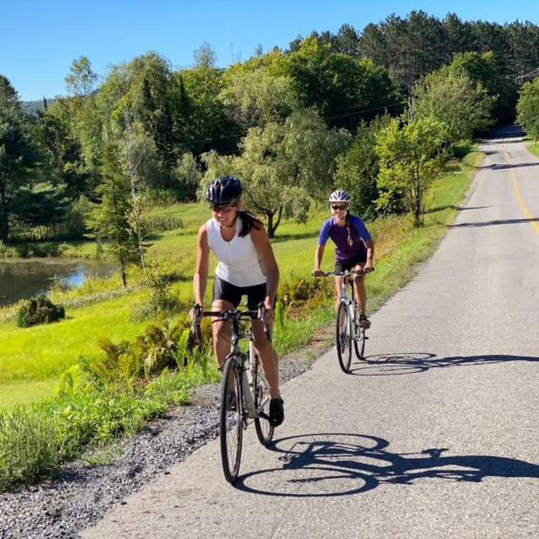 LES PAYS-D’EN-HAUT – VÉLO