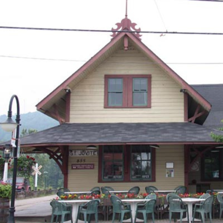 BEL ENSEMBLE DE PATRIMOINE BÂTI ET DE SAINT-JOVITE