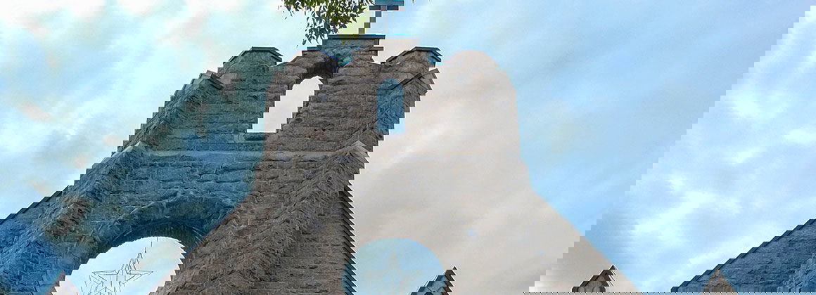 FAÇADE DE LA CATHÉDRALE DE MONT-LAURIER