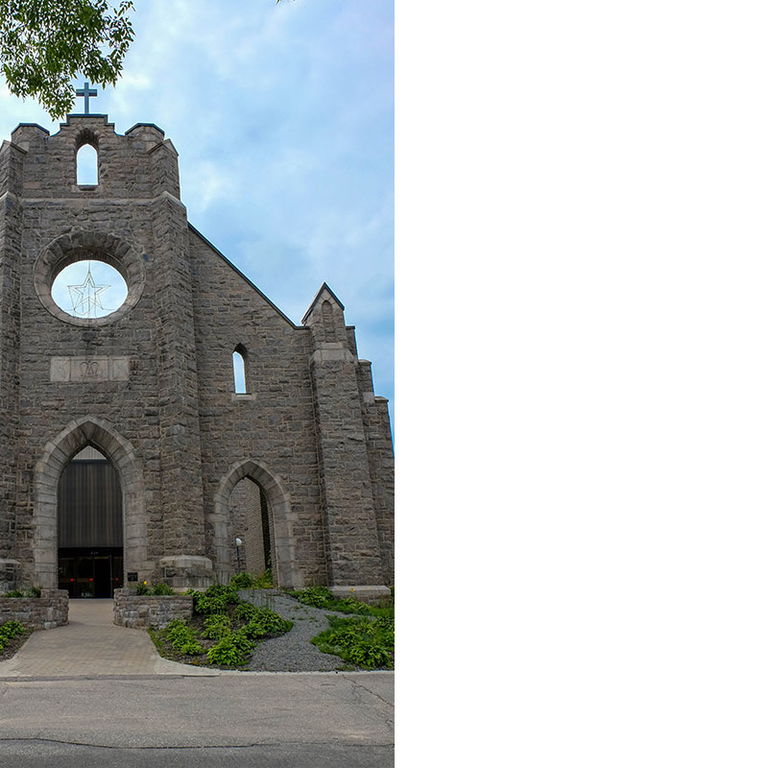 FAÇADE DE LA CATHÉDRALE DE MONT-LAURIER